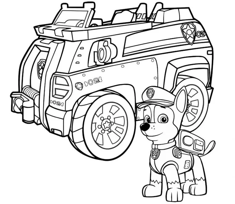 Chase da Patrulha Canina para colorir: Filhote policial no carro da polícia pronto para aventura. Desenho detalhado com número '024'.