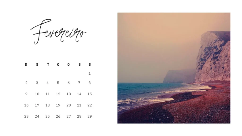 Calendário Fevereiro 2023 com feriado: paisagem costeira inspiradora.
