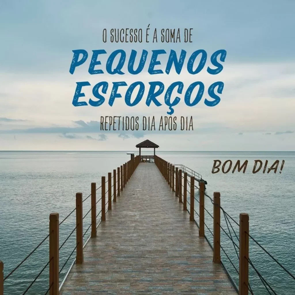 Mensagem inspiradora de bom dia com paisagem marítima: 'O sucesso é a soma de pequenos esforços repetidos dia após dia'.
