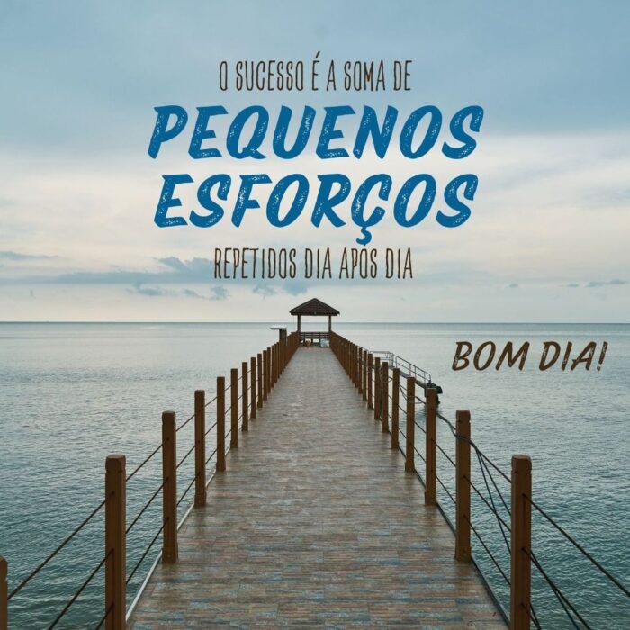 Mensagem inspiradora de bom dia com paisagem marítima: 'O sucesso é a soma de pequenos esforços repetidos dia após dia'.